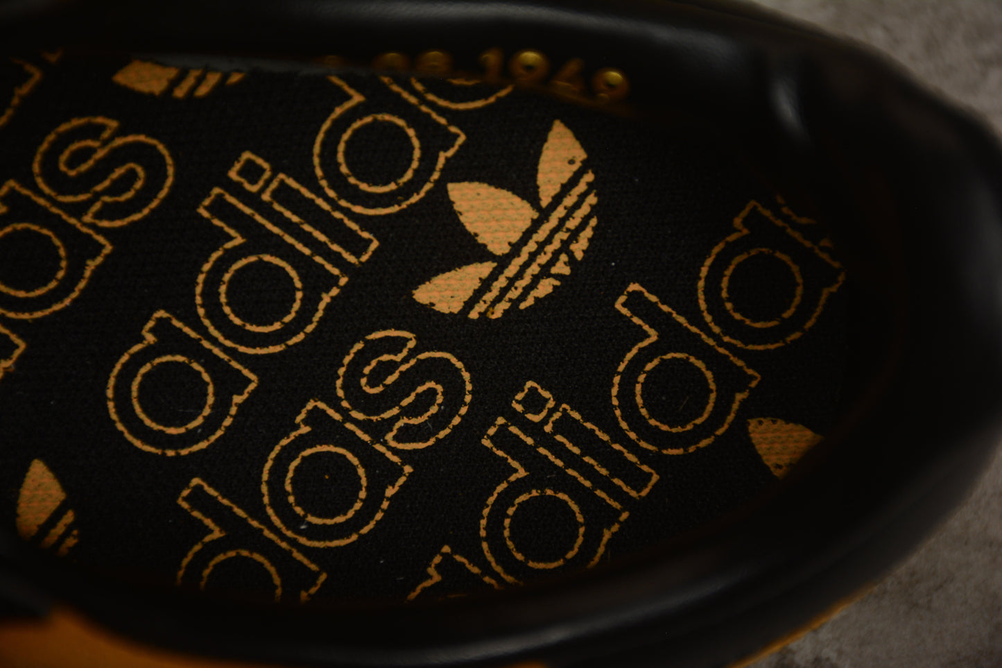 Gazelle Yellow / Black