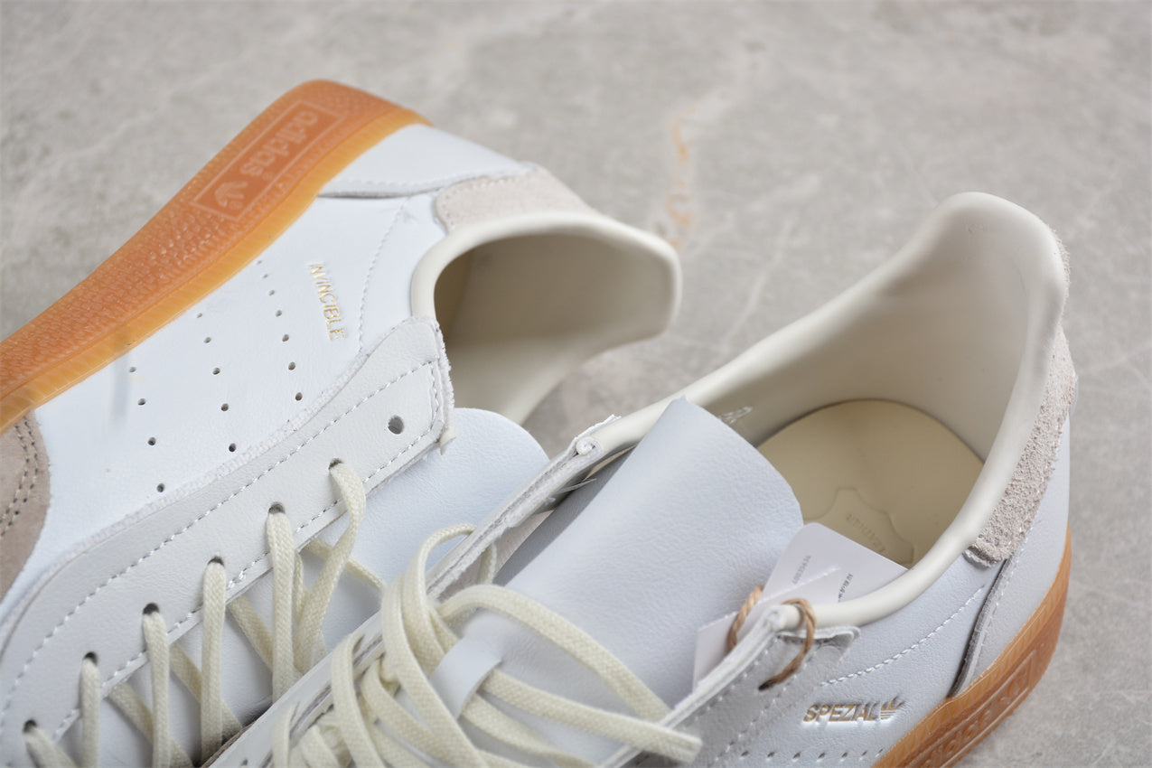 INVINCIBLE x Handball Spezial White / Light Beige