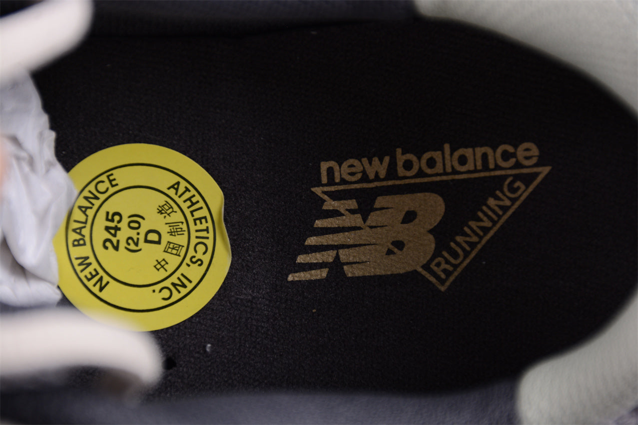 NB 530 Silver / Beige