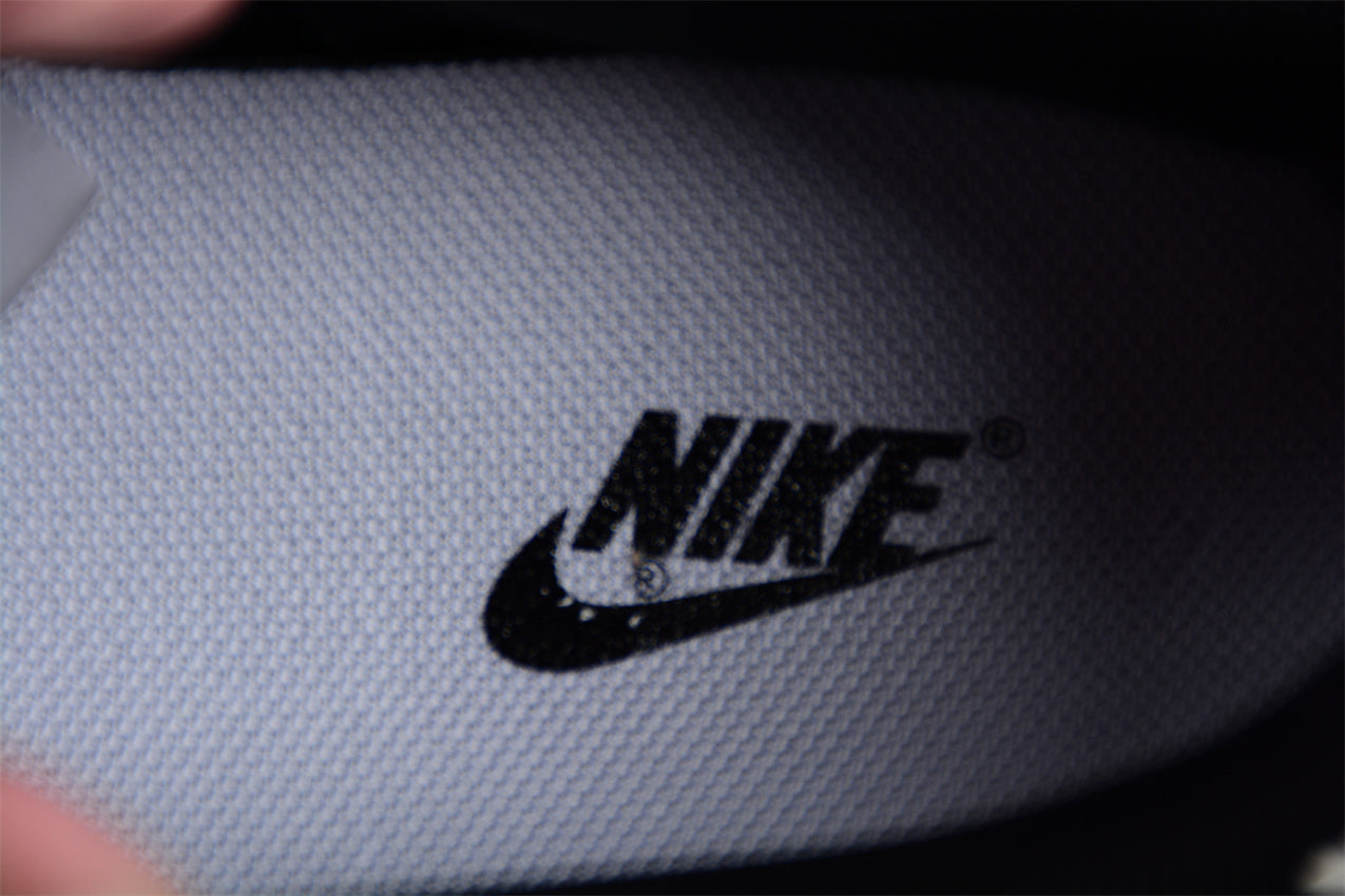 Dunk Low Light Bone / Black / Pink