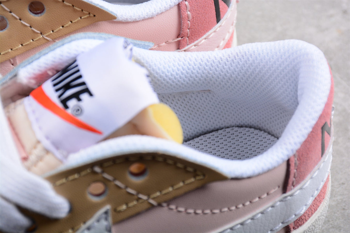 Blazer Low ’77 Pink / Beige / White