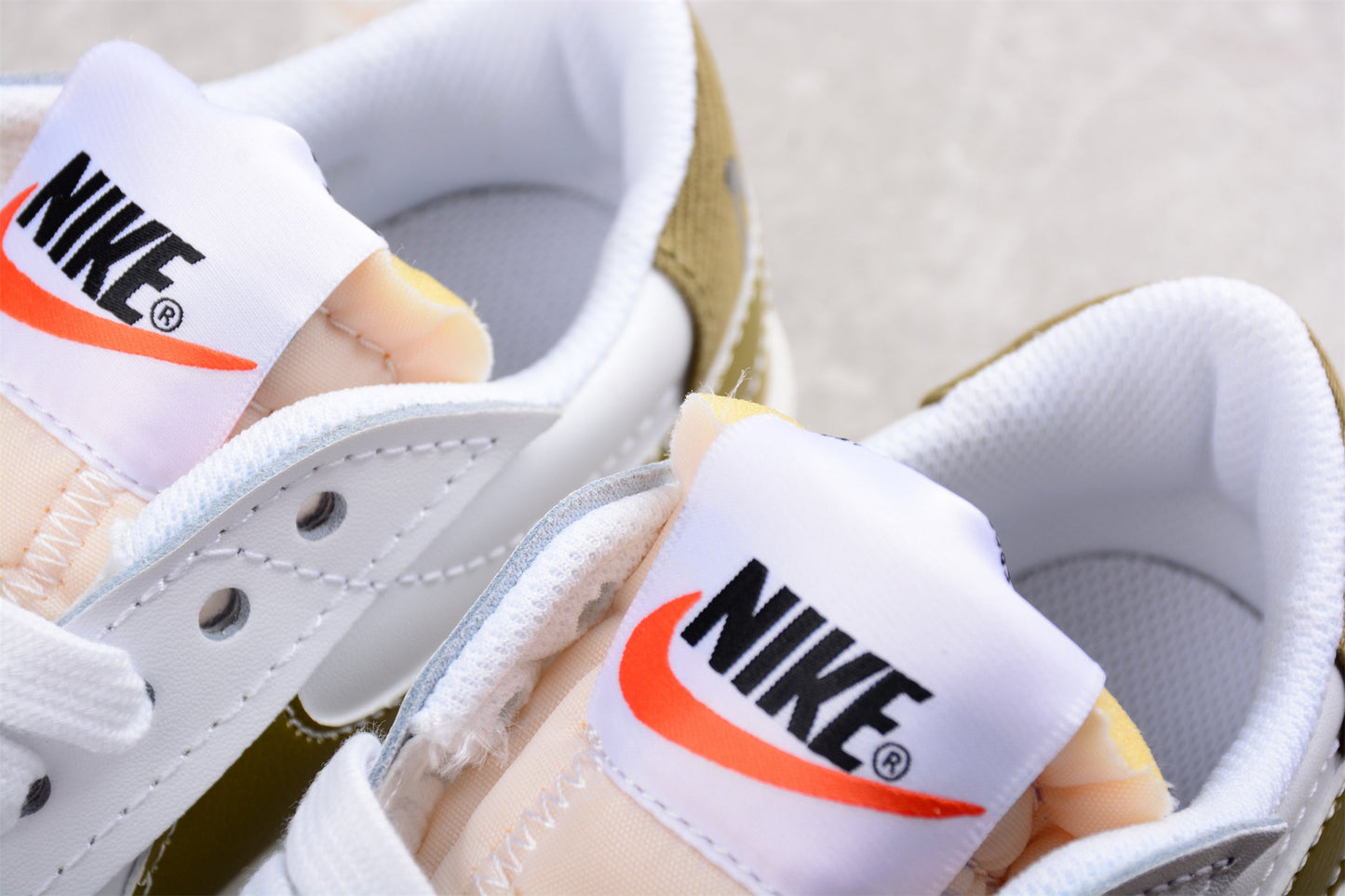 Blazer Low ’77 White / Gold