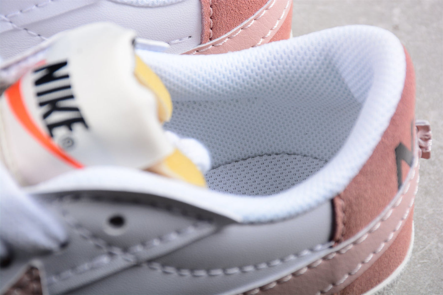 Blazer Low ’77 White / Pink