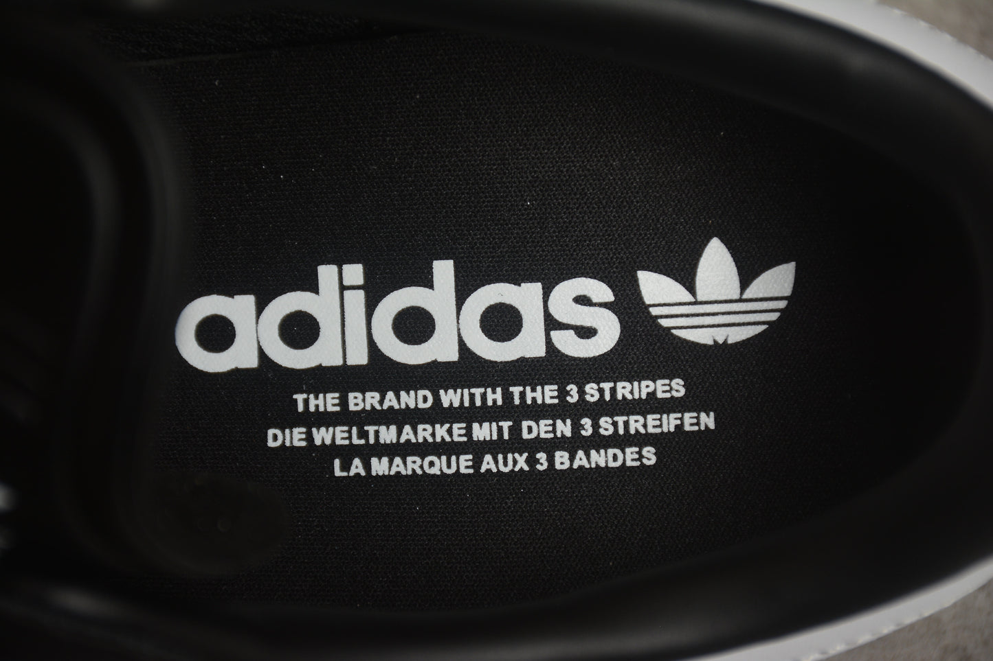 Gazelle Black / White