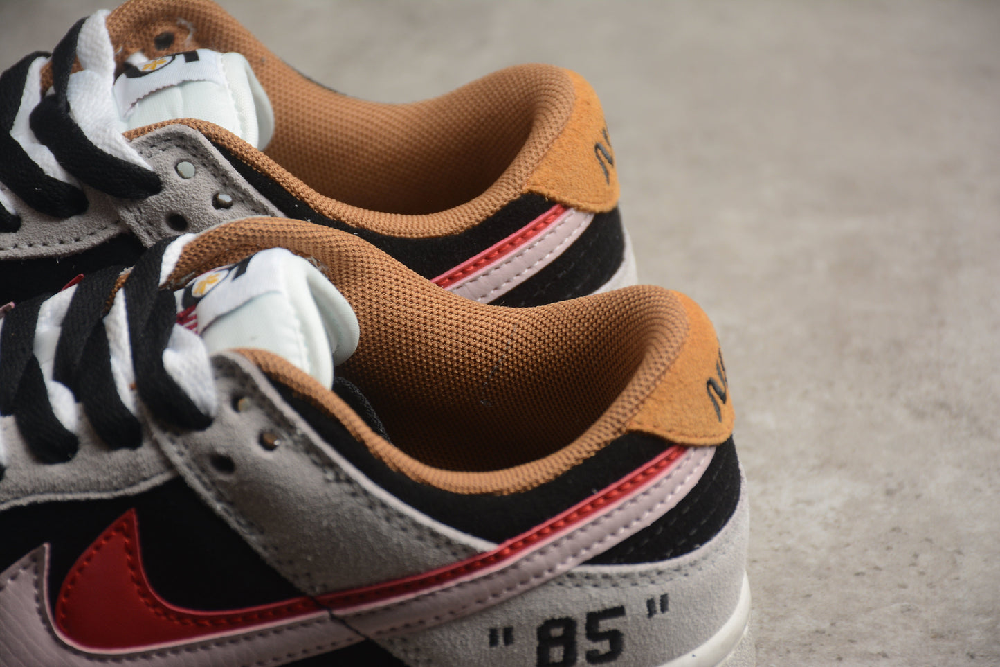 Dunk Low “85” Grey / Black / Red