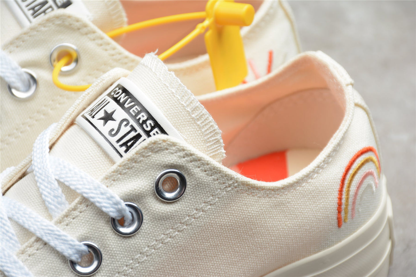 Chuck Taylor All Star Rainbow Platform Low White / Cream