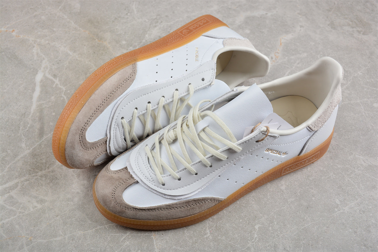 INVINCIBLE x Handball Spezial White / Light Beige