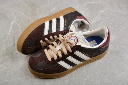 Gazelle Brown / White