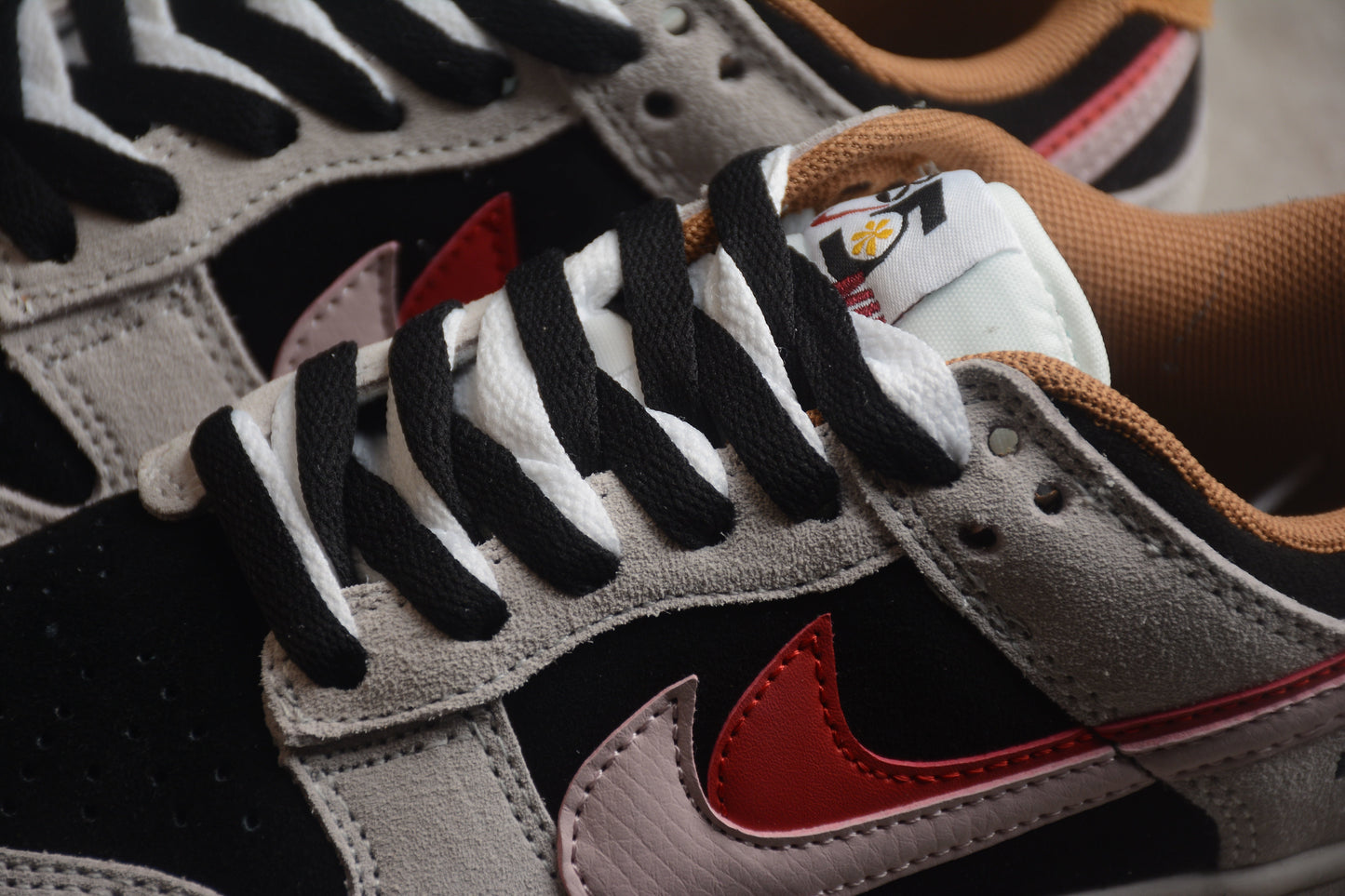 Dunk Low “85” Grey / Black / Red