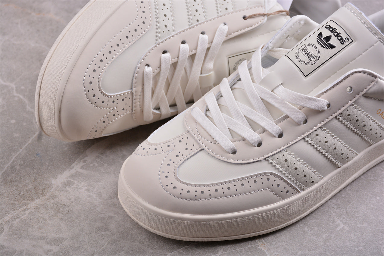 Gazelle Triple White