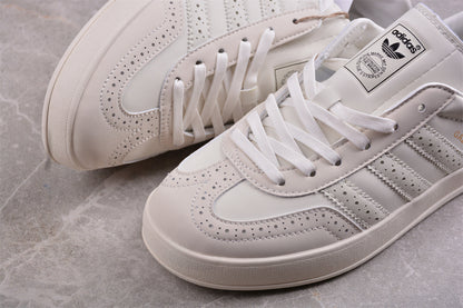 Gazelle Triple White