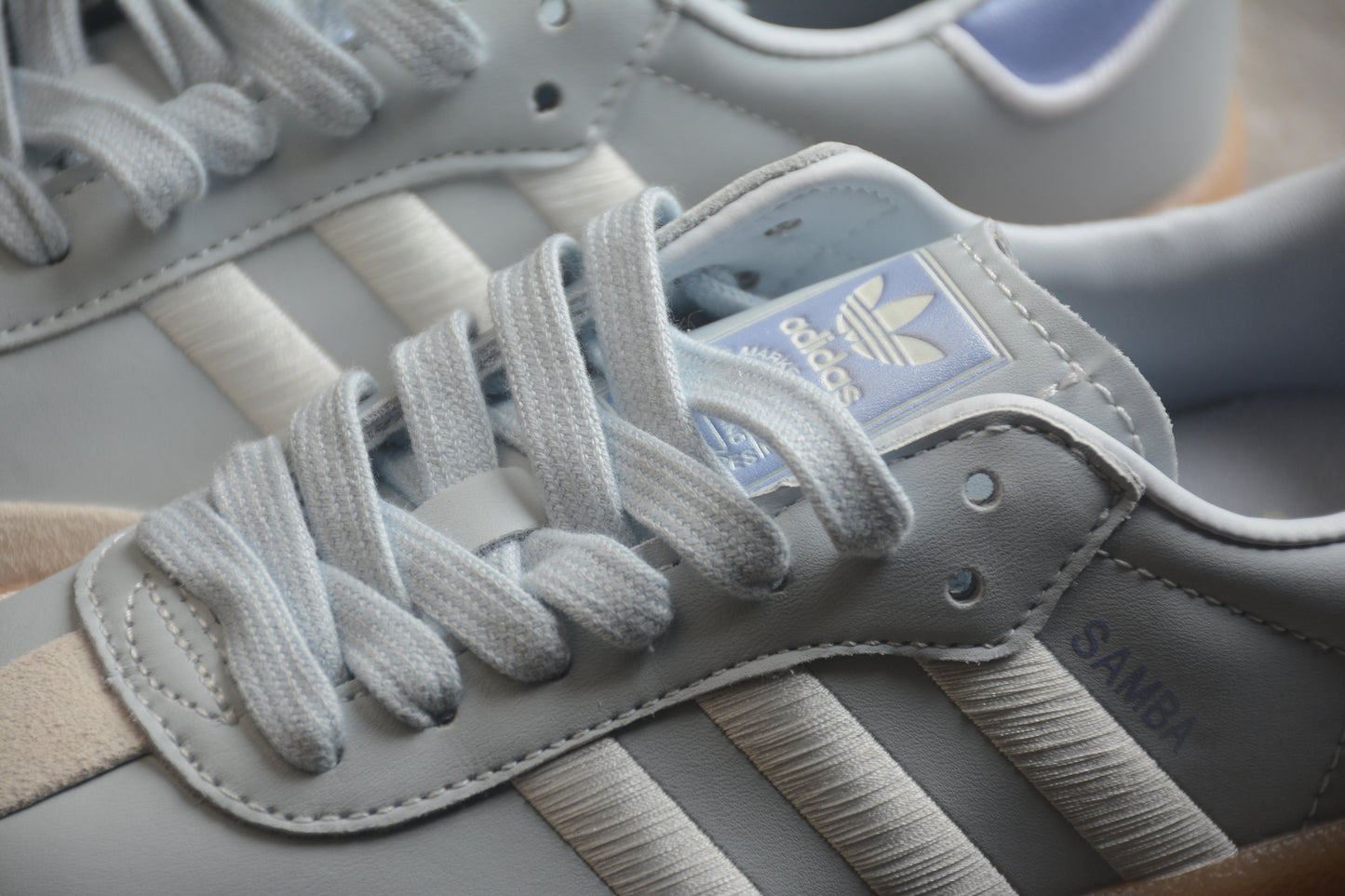 Sambae W Platform Light Grey / Amber Gum