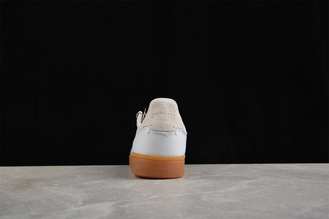 INVINCIBLE x Handball Spezial White / Light Beige