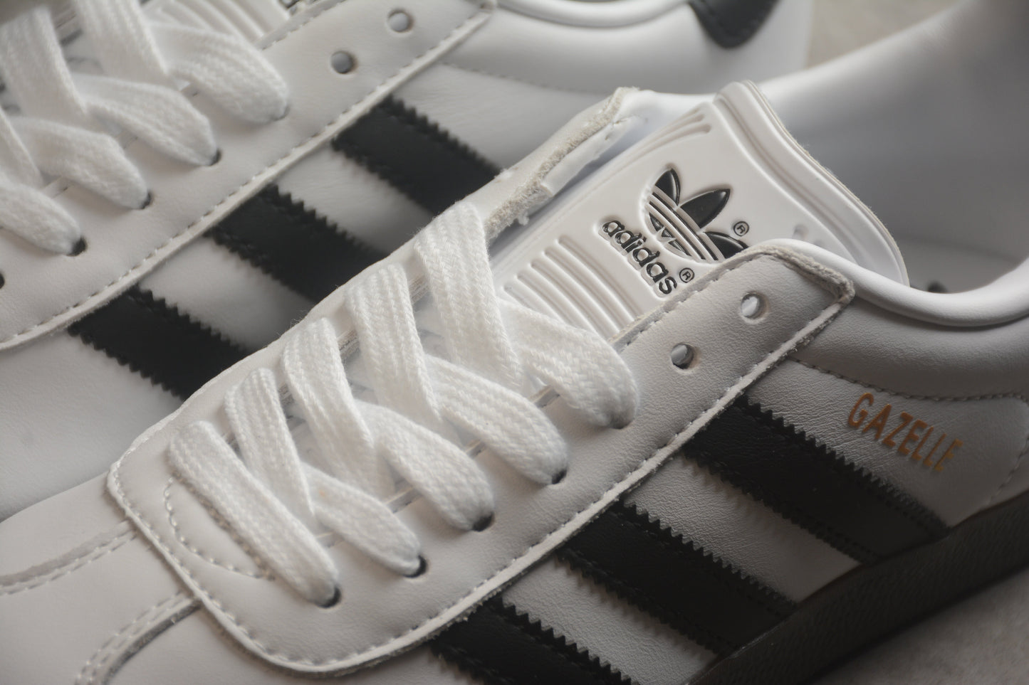 Gazelle White / Black