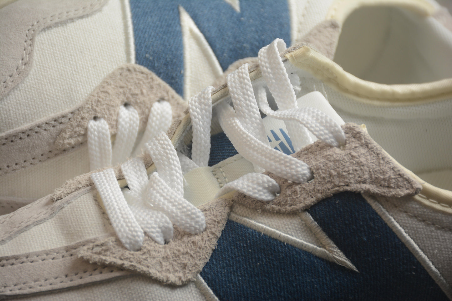 NB 327 White / Blue