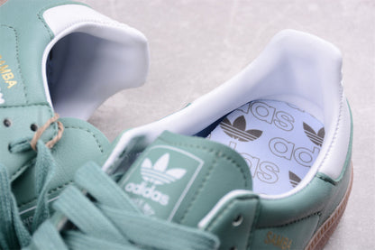 Samba Vegan verde menta y blanco