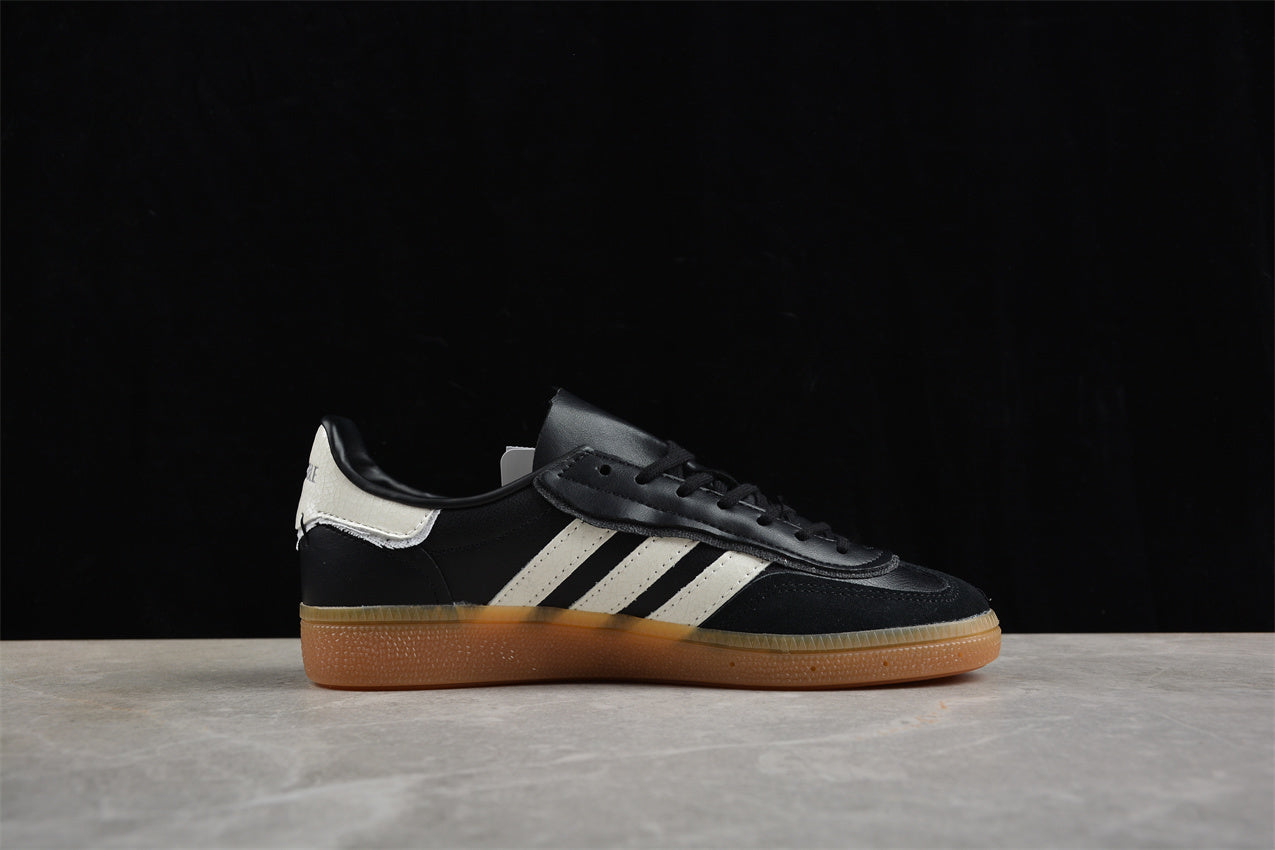 INVINCIBLE x Handball Spezial Black / White