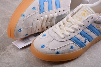 Gazelle White / Sky Blue Floral