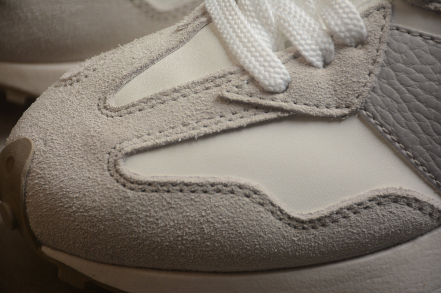 New Balance 327 White / Grey