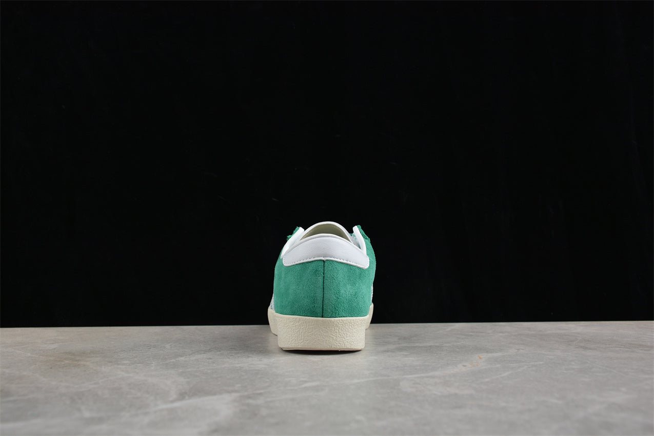 Sporty & Rich verde claro y blanco