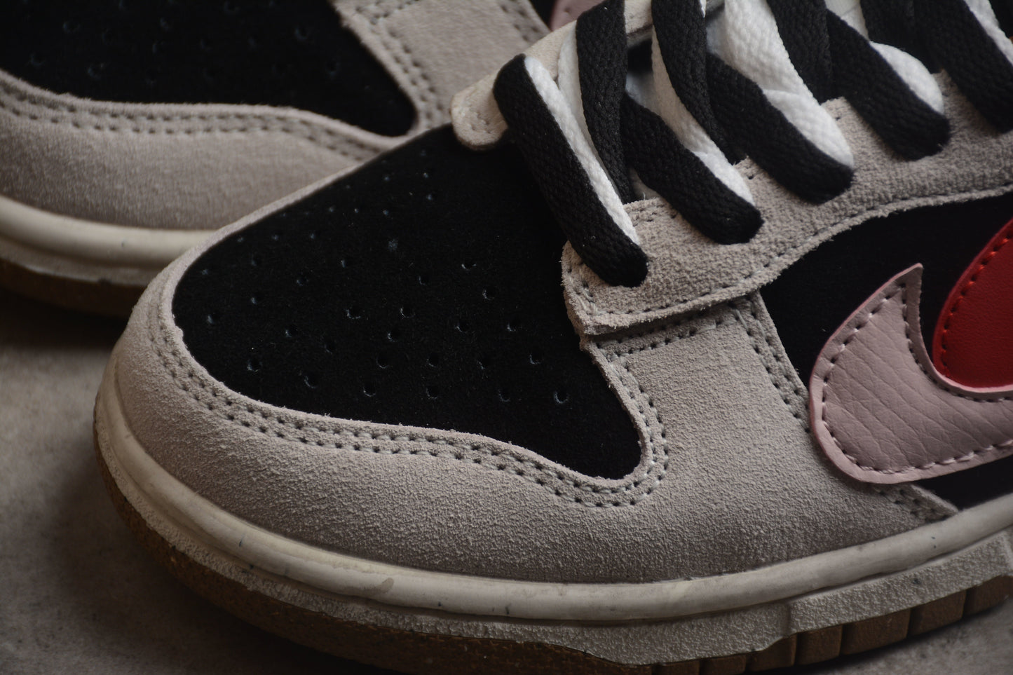 Dunk Low “85” Grey / Black / Red