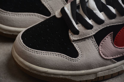 Dunk Low “85” Grey / Black / Red