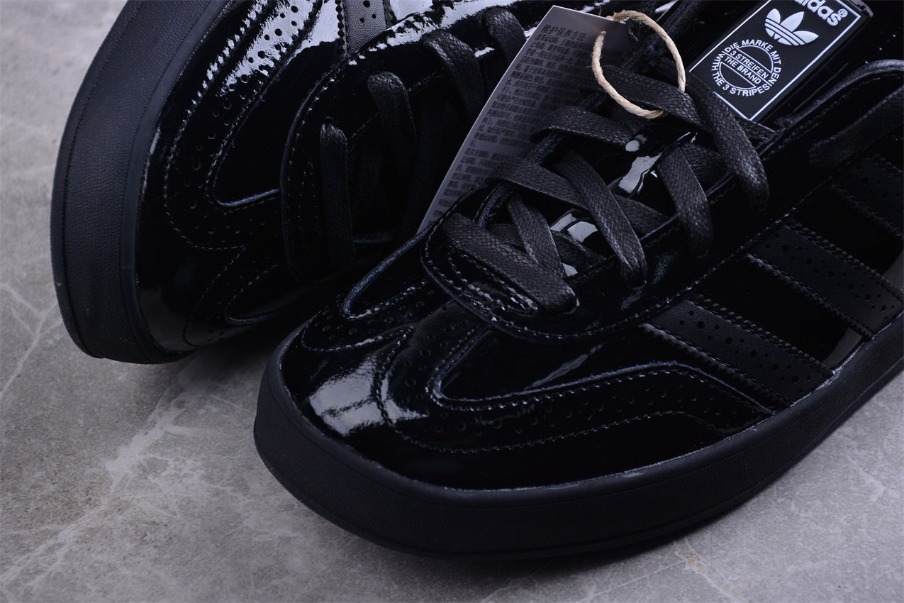 Gazelle Glossy Black