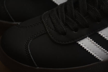 Gazelle Black / White