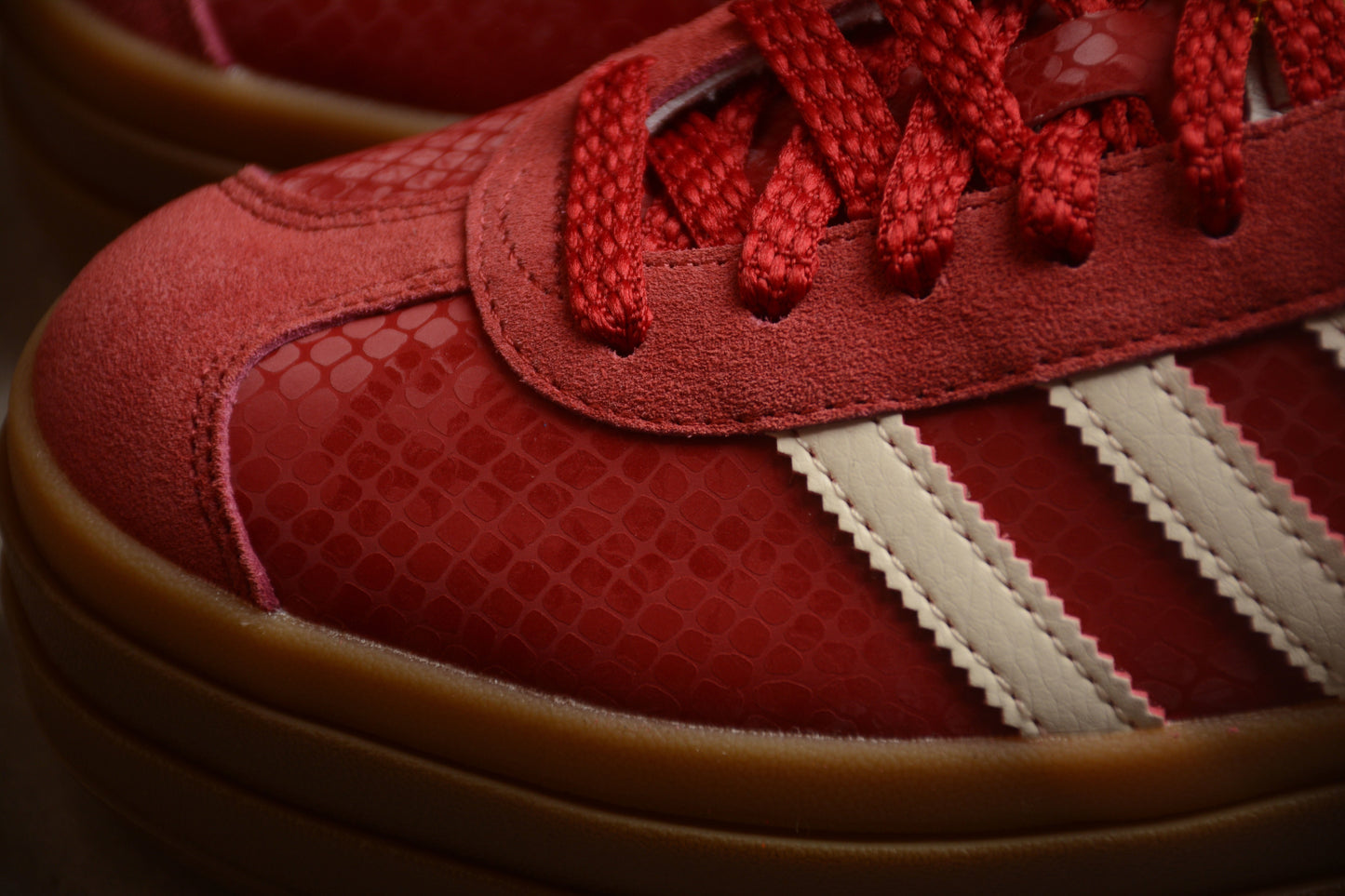 Gazelle Bold Red / White