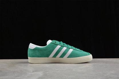 Sporty & Rich verde claro y blanco