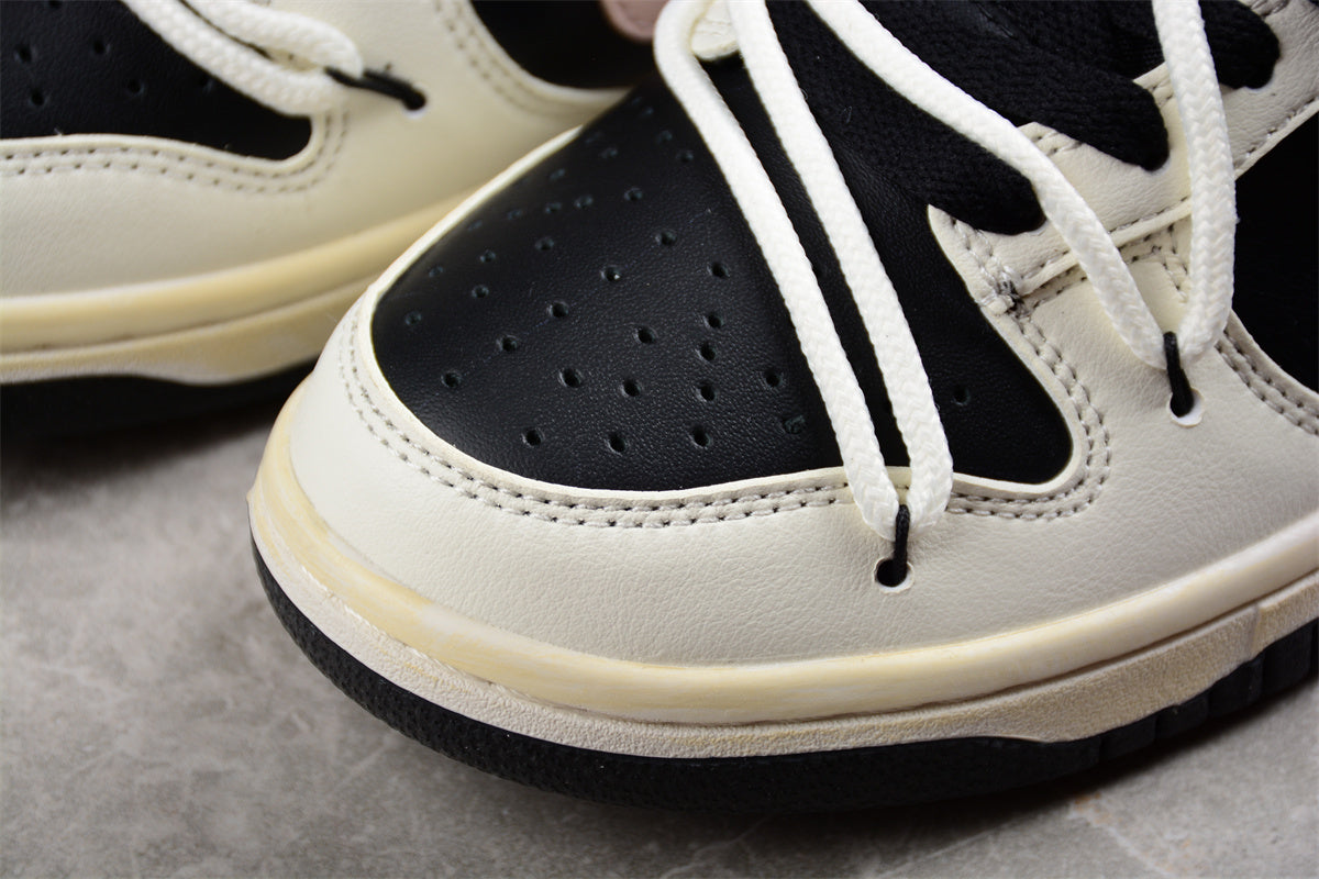 Dunk Low Black / Cream / Pastel Pink