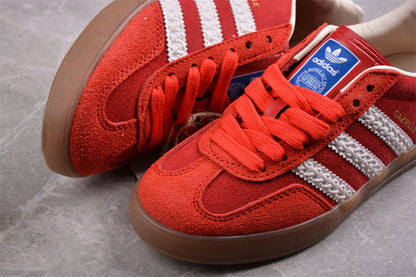 Gazelle Red / White