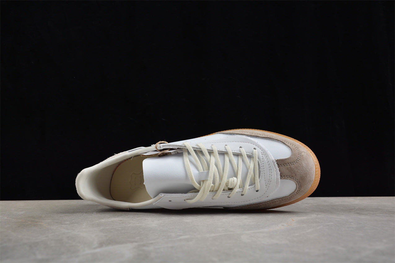 INVINCIBLE x Handball Spezial White / Light Beige