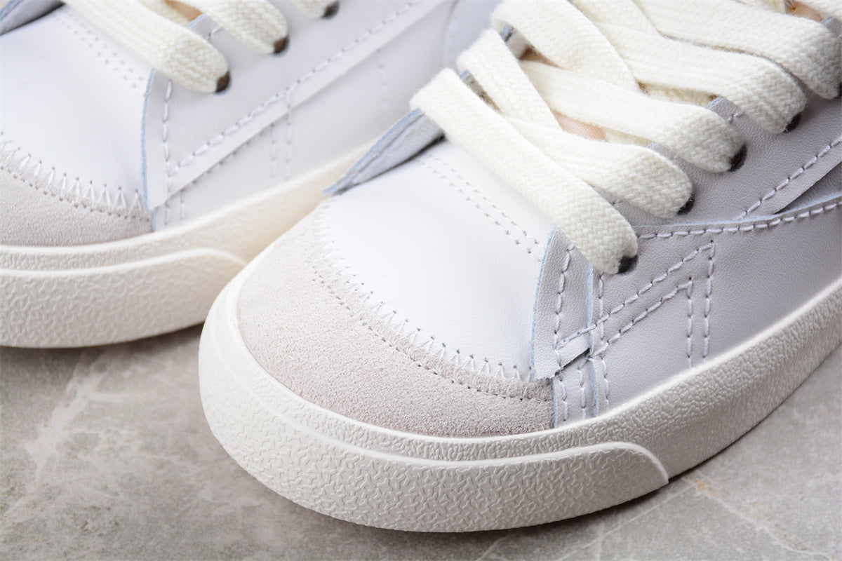 Blazer Low ’77 White / Navy