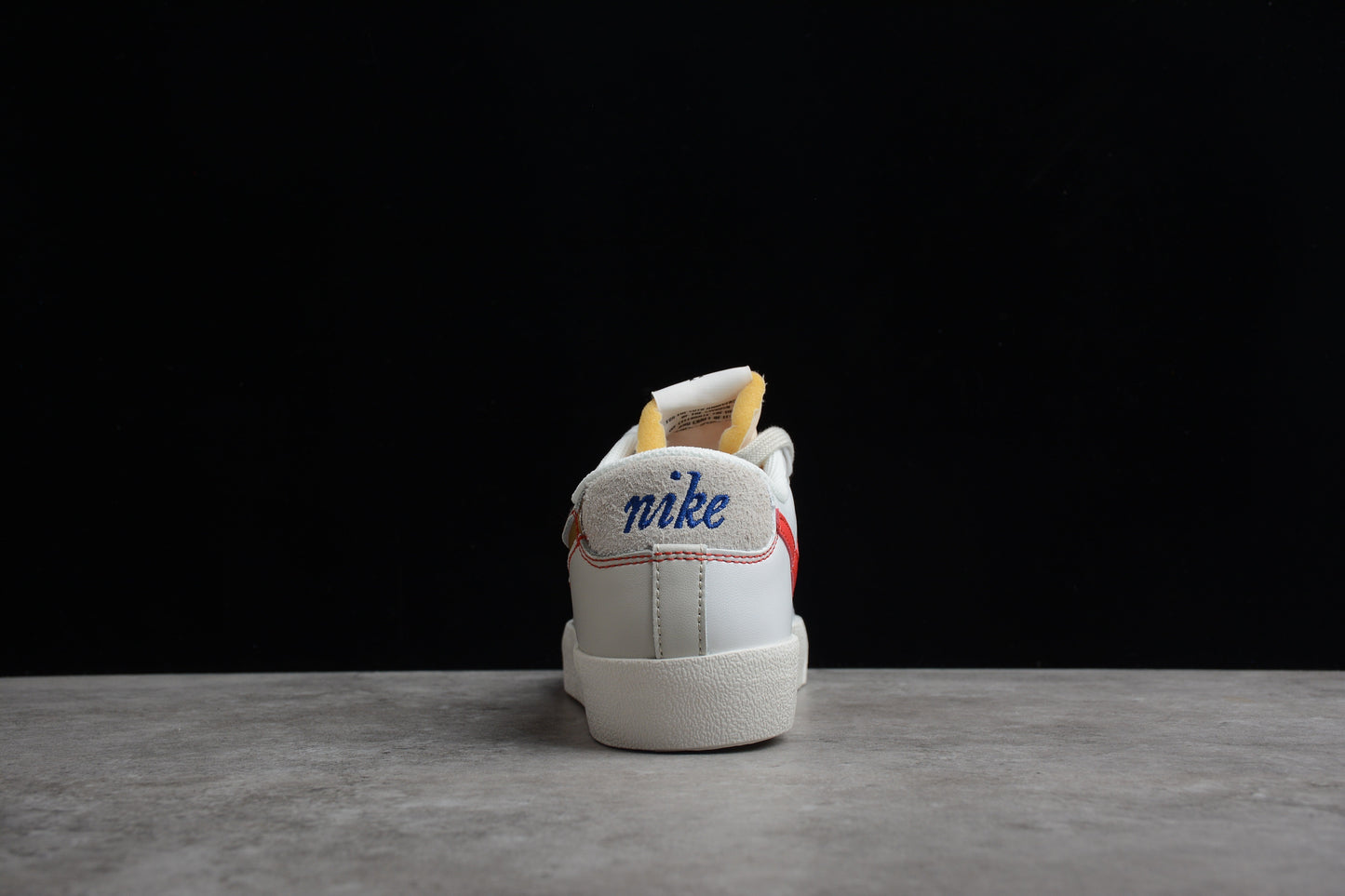Blazer Low ’77 White / Gold / Red