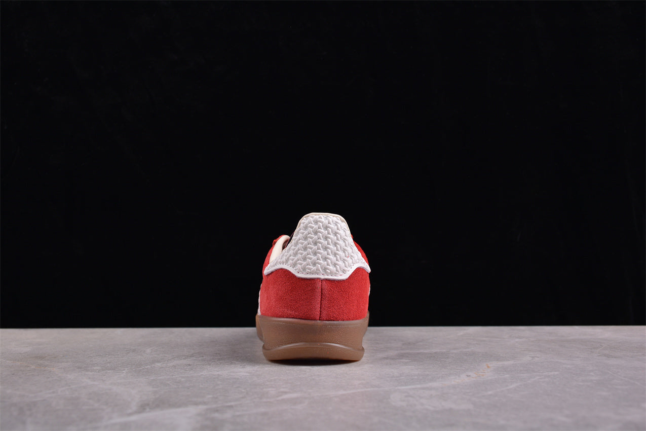 Gazelle Red / White