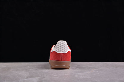 Gazelle Red / White