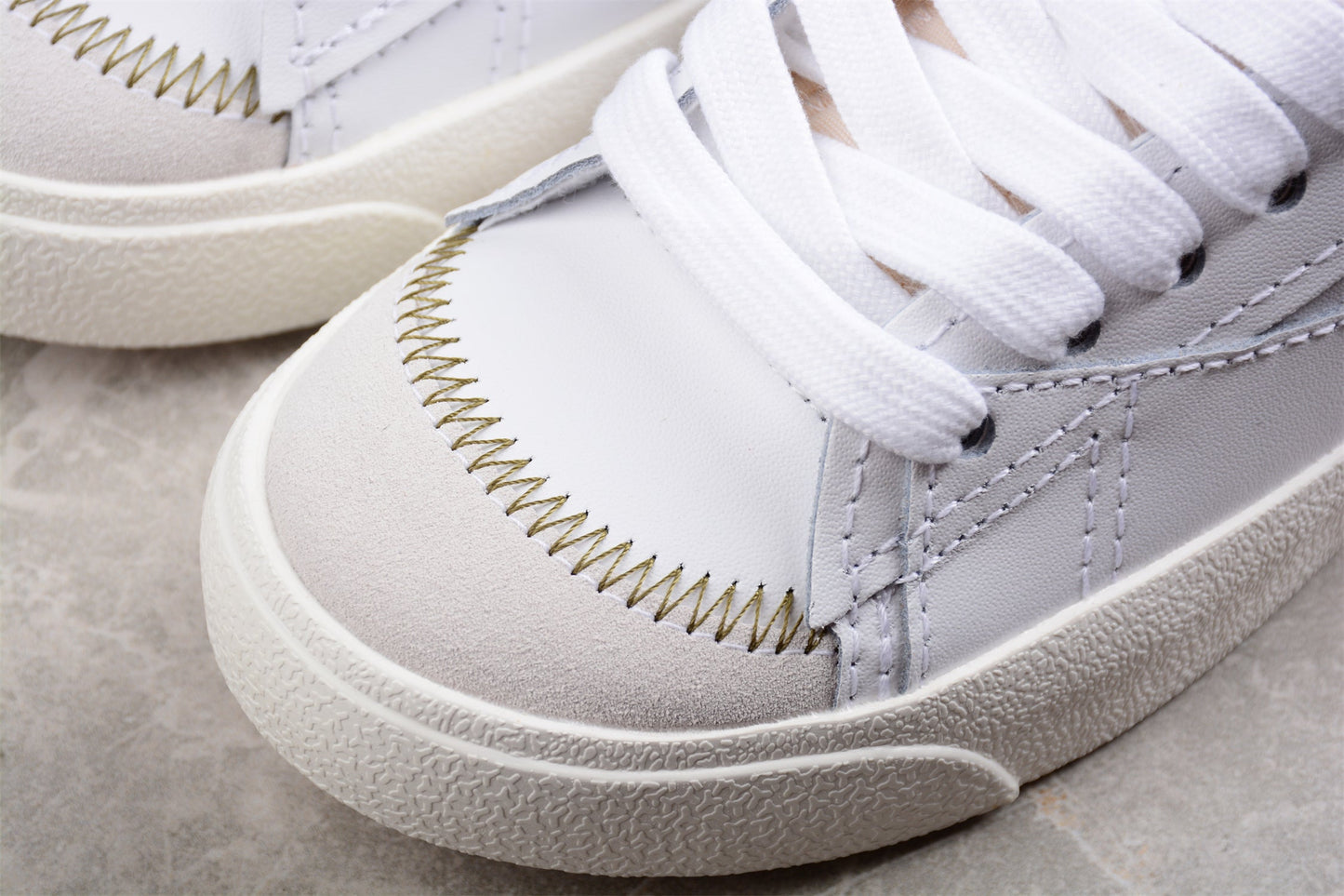 Blazer Low ’77 White / Gold