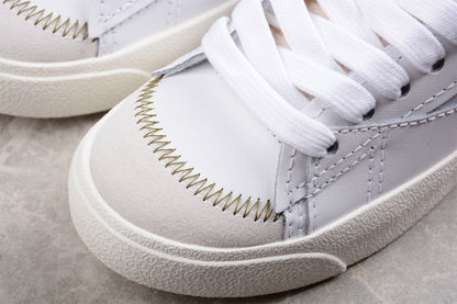 Blazer Low ’77 White / Gold