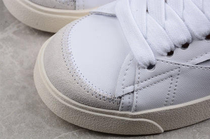 Blazer Low ’77 White / Orange