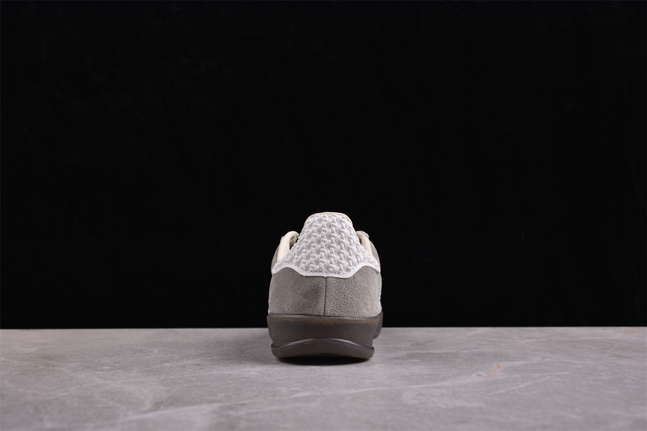 Gazelle Grey / White