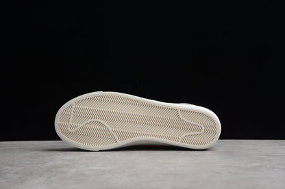 Blazer Low ’77 White / Gold / Red