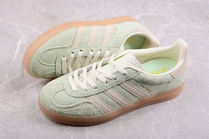 Gazelle Pastel Green / White