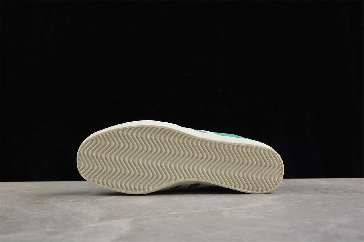 Sporty & Rich verde claro y blanco