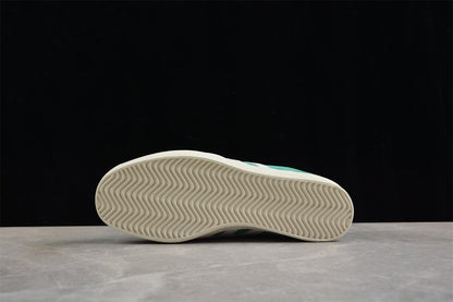 Sporty & Rich verde claro y blanco