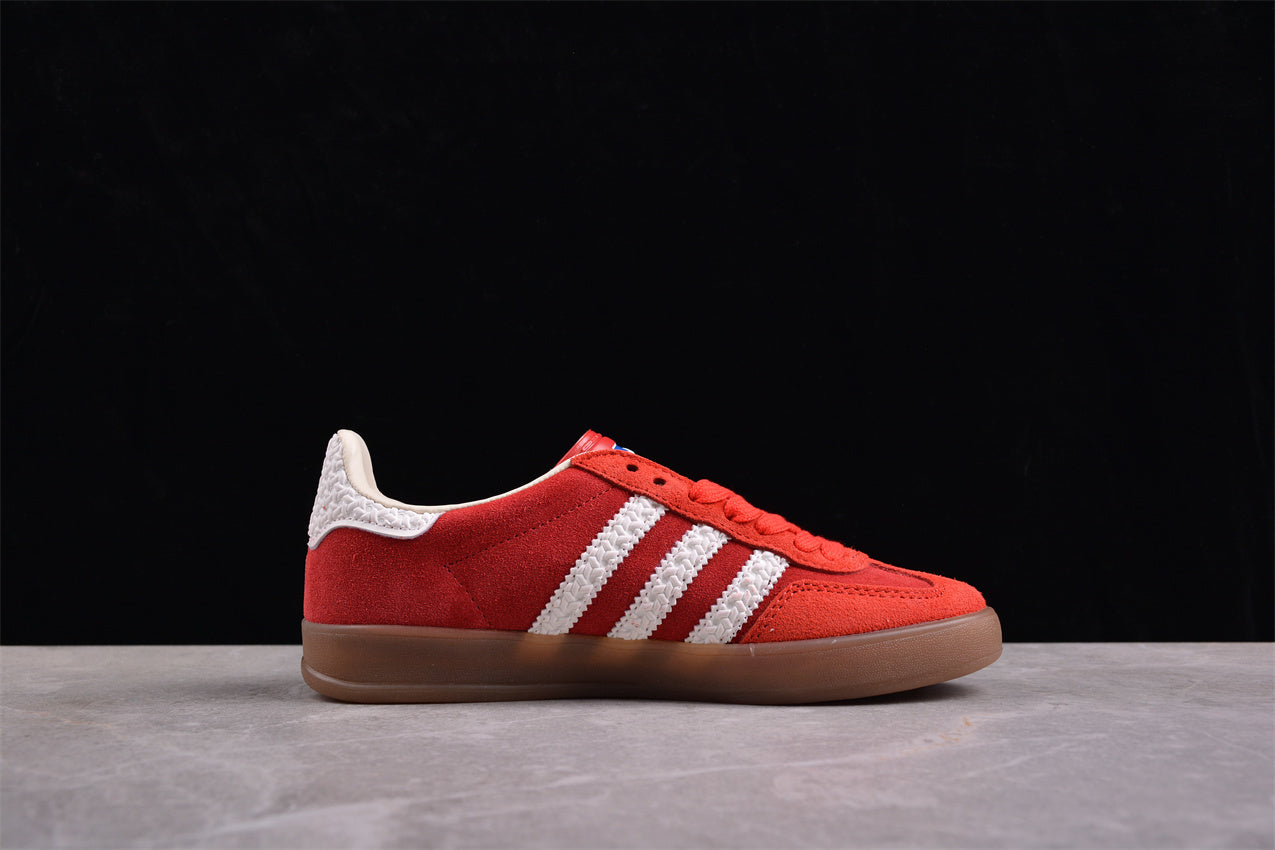 Gazelle Red / White