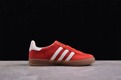 Gazelle Red / White