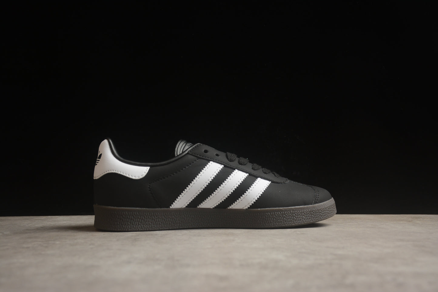 Gazelle Black / White