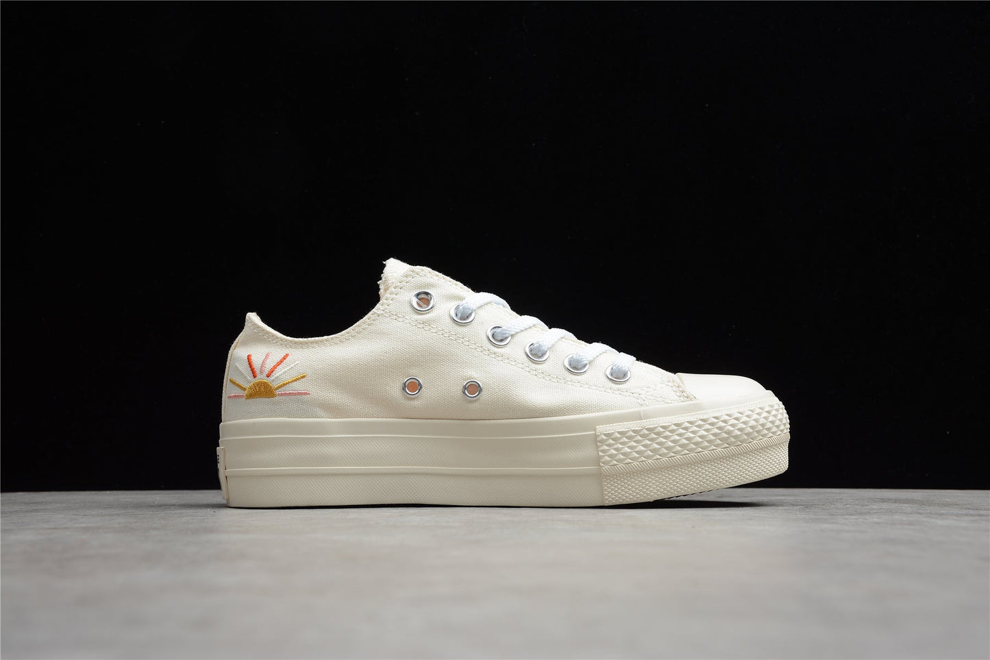 Chuck Taylor All Star Rainbow Platform Low White / Cream