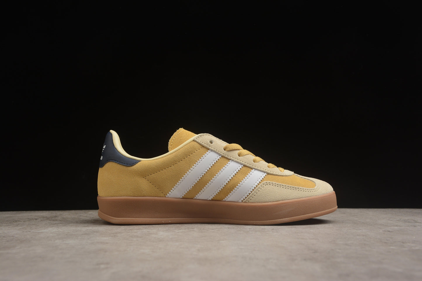 Gazelle Yellow / White / Navy